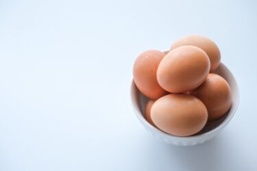 ゆで卵が水に浮くのは古いせい！その理由と食べられる場合を紹介